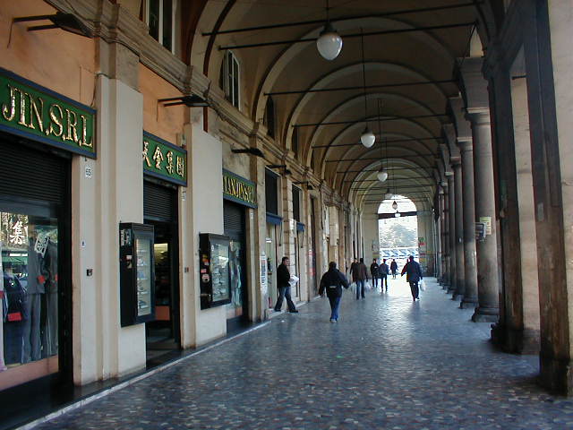 I Portici di Piazza Vittorio, i "passages" de noantri.